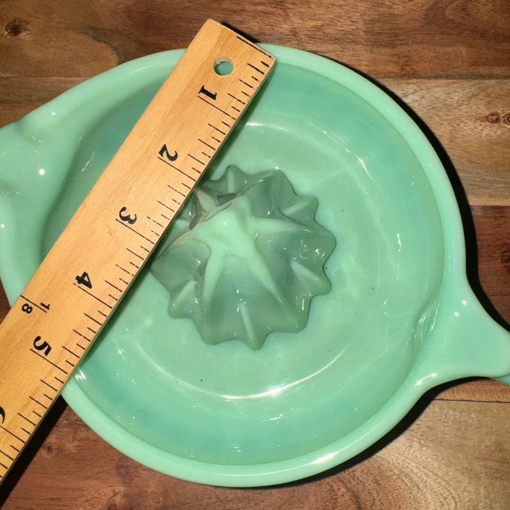 Jadeite Glass Citrus Juicer Reamer Green Vintage Mid-Century Kitchenware 6in